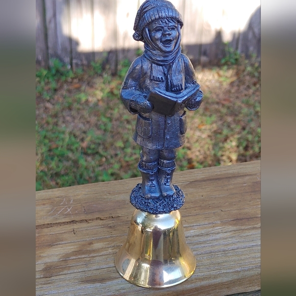 Michael Ricker The Caroler Boy Bell - Picture 2 of 9